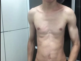 裸体小鲜肉洗澡卖骚 singapore gay porn twitter