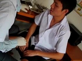 给小鲜肉医生口交 hot asian gay sex porn