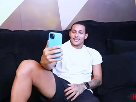 粗大鸡巴捅进小屁眼 malay chinese gay porn