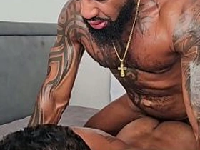 那个傲慢的直男邻居一直偷看我撸管，最后进房间狠狠操了我 gay porn video asia