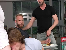 欢乐团聚引发嫩男继子互换 gay porn school japan