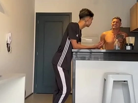 训练时认识的猛男被我骑在身下 korean and white gay porn