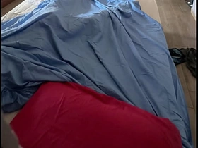 他在被窝里快速激烈地打飞机射精 - 真实高潮 korean gay porn free