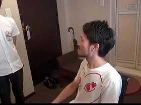 亚裔 well-pleased 被假阳具插屁眼后挨操 chinese gay porn star