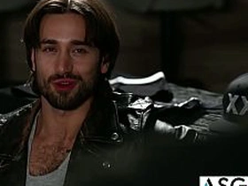 隔壁工作室 - 毛壮男模被纹身老板干趴 gay hot porn gif