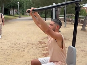 公园逮到的小骚零被我无套狂操，内射灌满精液 hot gay japanese porn