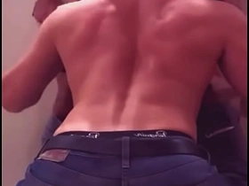 我在健身房厕所夺走了我健身兄弟的处男 chinese gay porn site