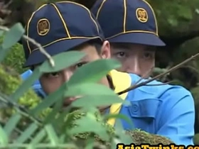 瘦亚裔侦查员口交后享受野战 chinese gay porn homemade