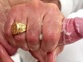 老石匠费利克斯·坎普在所谓面试中把学徒迪伦·泰德斯搞到勃起！这帮石匠真他妈乱！ thailand boy gay porn