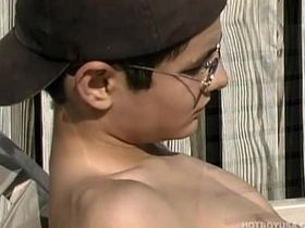 拉丁骚年米基·迪亚兹撸大屌 hot moaning gay porn