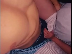 第一次在肌肉邻居家给他口交，最后被他无套内射 porn gay japan daddy