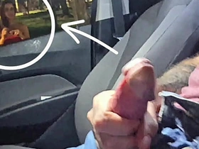 公交站台对着红发妞公开冒险自慰！ gay porn hot story