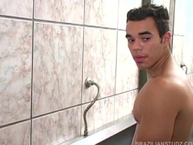 拉丁三人公厕性交 vidio porn gay indonesia