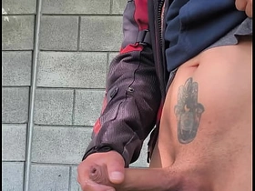 知道远处有人看我自慰，我鸡巴硬得不行 hot step brother gay porn