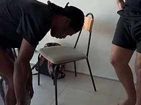 客户来询价结果被黑屌捅爆还吃了两发浓精 chinese body scrub gay porn