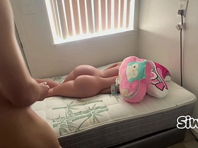 狠狠操翻继女的完美肉体 super hot gay porn