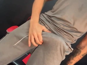 肌肉猛男狂撸挑衅你 hot gay sauna porn