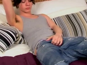 HomoEmo：情绪摇滚骚货桑迪·詹金斯在床上撸硬屌 gay porn star japan