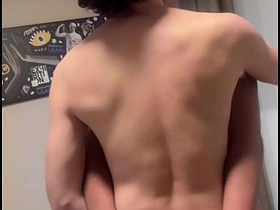 甜美小鲜肉被强势猛男干爆 singapore gay massage porn