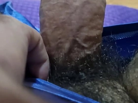 毛茸茸的骚货打飞机。跟我一起来！ gay malaysia porn