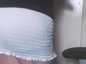 瘦弱伪娘Oso撒尿玩自己骚屁股 gay chinese uncle porn