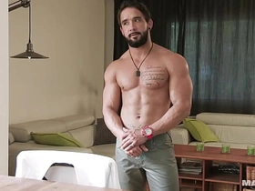 Zack Lemec裸体侍应生面试 - 面具自慰 china twink gay porn