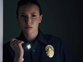 警察闯入外星扶她家 - 性渴寄生虫把辣妹变人妖 gay chinese toilet porn