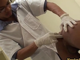 尿尿亚洲嫩鸡肛检后被医生无套内射 korean bj gay porn