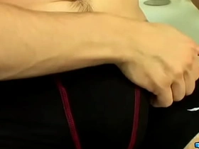 UndieTwinks: Bryce Corbin洗澡时硬到流水还猛撸 bokep gay indonesia porn