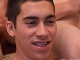 年轻三人组互吃精液 japan gay porn force