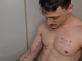 掰开大腿献上骚屁眼 japan student gay porn