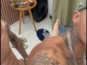 我带同事来双飞我老公和我 hot gay porn actors