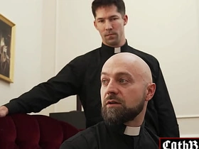 你喜欢这样是吧？喜欢我狠狠操你小屁眼是吧，贱货！Grant Ducati被Adam Snow和Eddie Patrick打屁股加肛交！ indonesian gay porn massage