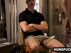 两个火辣伪娘被变态老板狠操 最后跪着张嘴吐舌让我射满他们脸和舌头 singapore gay porn star