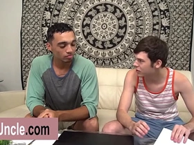 俊美的达科塔那光滑的屁股被干爆了 gay porn black hot