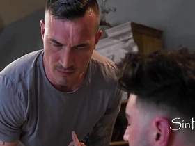 蒙眼男以为是他女友在口交...其实是基佬同事偷拍的全过程 japan spa gay porn