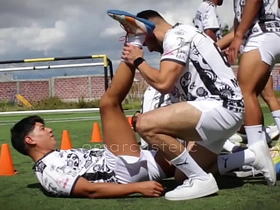 第一次无套群P和足球队友训练后乱搞 black gay hot porn