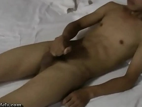 亚洲大屌男孩自慰 handsome korean gay porn
