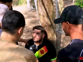 丛林里火辣淫乱的群交！ indonesian gay porn massage