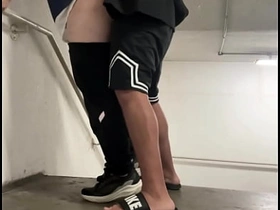 楼道贱货求楼梯间挨操，老子如她所愿狠狠干了 japan spy gay porn