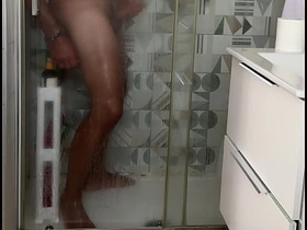被抓到在淋浴时打飞机 射精猛烈 真实高潮 —— 被偷窥 gay porn hot models