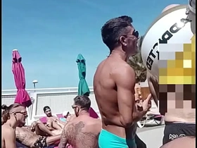 泳池边的口交盛宴：我的鸡巴是2025 Grabbys周末的主角！ porn gay chinese twitter