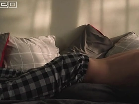 晨间日常。老爹闷骚哼唧渐成浪叫 胯部淫荡摩擦枕头 hot cops gay porn