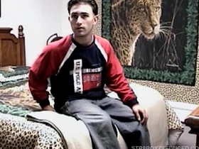 Vinnie给毛茸茸直男Paulie吹箫 gay porn korean teens