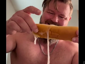 肌肉猛男连续5次把浓精射在热狗上 hot gay celebrity porn