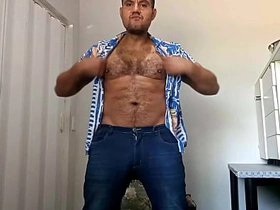 巴西巨根狂操尤物——手活+超量射精 巴西大鸡巴喷发实录 singapore gay teen porn