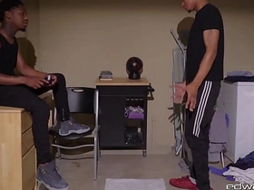 EdwardJames：Adore在洗衣房被肌肉猛男Dreezy Long操烂屁眼 sg gay twitter porn