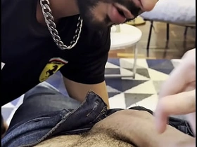 发现邻居儿子的鸡巴大得惊人 asian gay porn japan