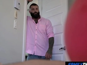 家庭嫩肉 - 和熊系继父共度情人节 korean only fans gay porn