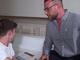 意大利原味性爱技巧荣誉学位 [预告片] hot gay car porn